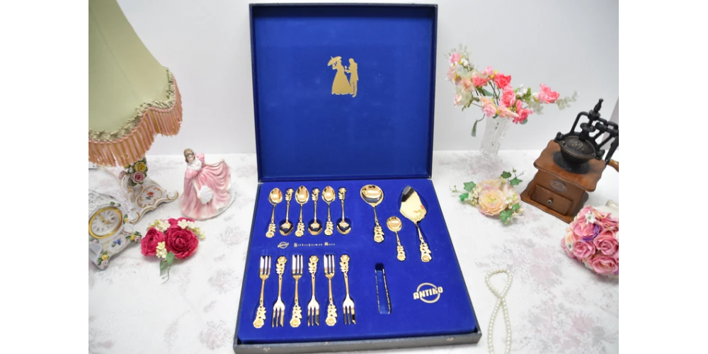 Vintage Hidesheimer Rose Antiko cutlery set in Original Box gold plated