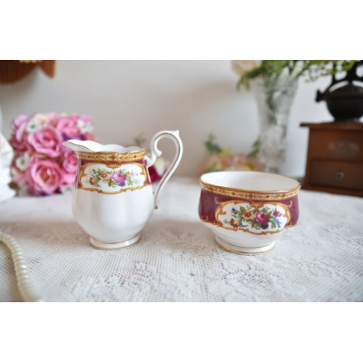 Royal Albert Lady Hamilton milk jug and sugar Bone China England porcelain