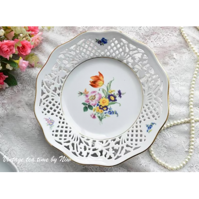 Vintage porcelain dish by Thun Czech