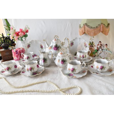 Porcelain tea set with unique teapot