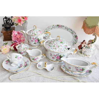 Porcelain dinner set with flowers by QC