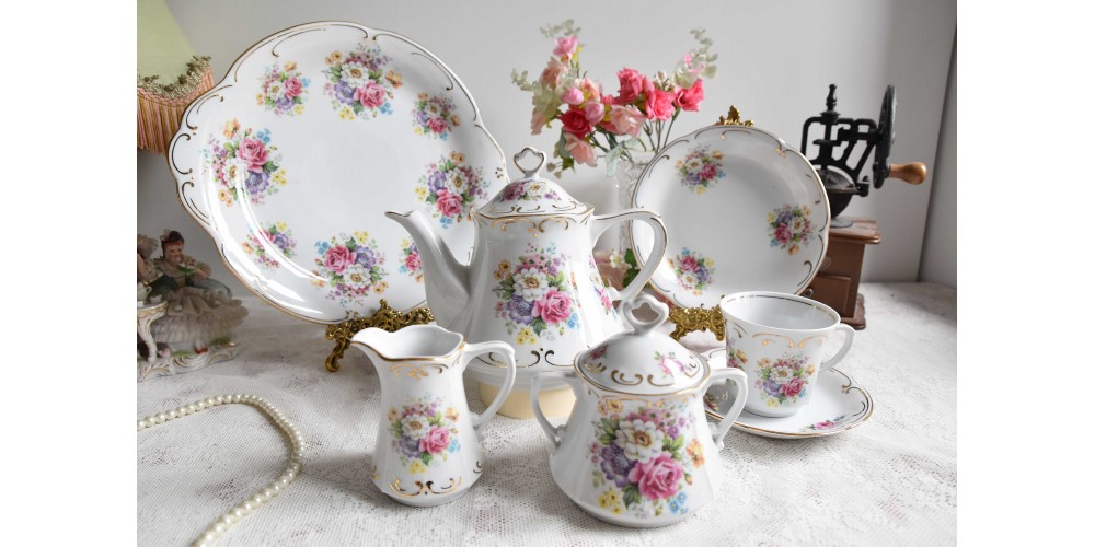Polish porcelain tea set by Chodziez